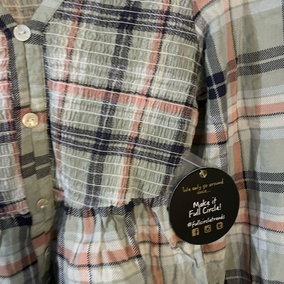 Plaid Button-Up Blouse - Picture 4 of 4